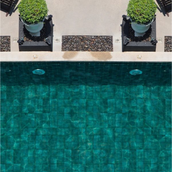 dv051ambsingapourporcelanicoverde15x15piscina.jpg